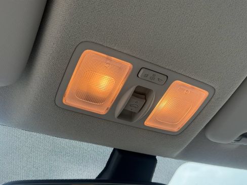Certified 2024 Hyundai Venue SEL FWD image 28