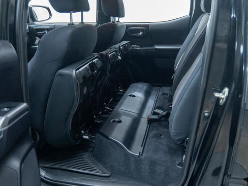 Used 2020 Toyota Tacoma TRD Sport w/ Technology Package AWD/4WD image 35