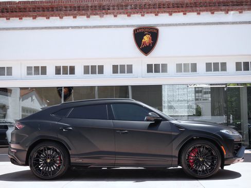 Used 2025 Lamborghini Urus S AWD/4WD image 2