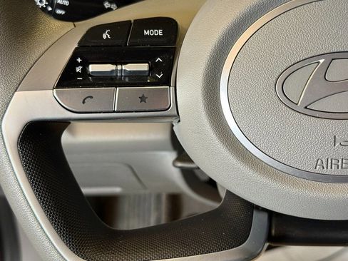 Used 2024 Hyundai Elantra SE image 11