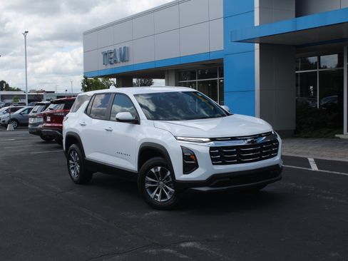 New 2027 Chevrolet Equinox LT FWD image 2