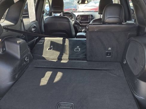 Used 2019 Jeep Cherokee Limited FWD image 35