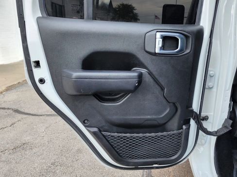 Used 2024 Jeep Wrangler Unlimited w/ Convenience Group AWD/4WD image 18