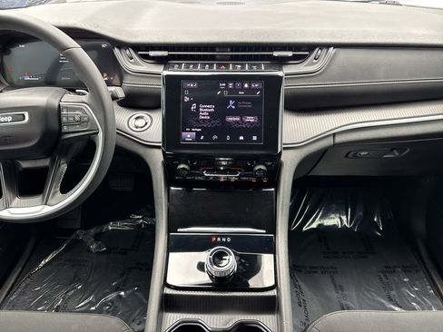 Used 2025 Jeep Grand Cherokee Laredo X w/ Luxury Tech Group I RWD image 15
