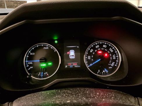 Used 2021 Toyota RAV4 LE AWD/4WD image 19