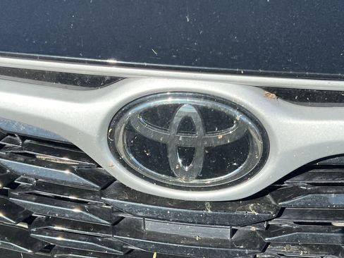 Used 2024 Toyota Highlander XLE AWD/4WD image 13