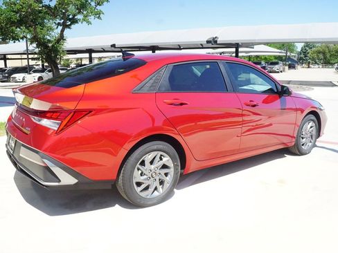 New 2025 Hyundai Elantra Blue image 8