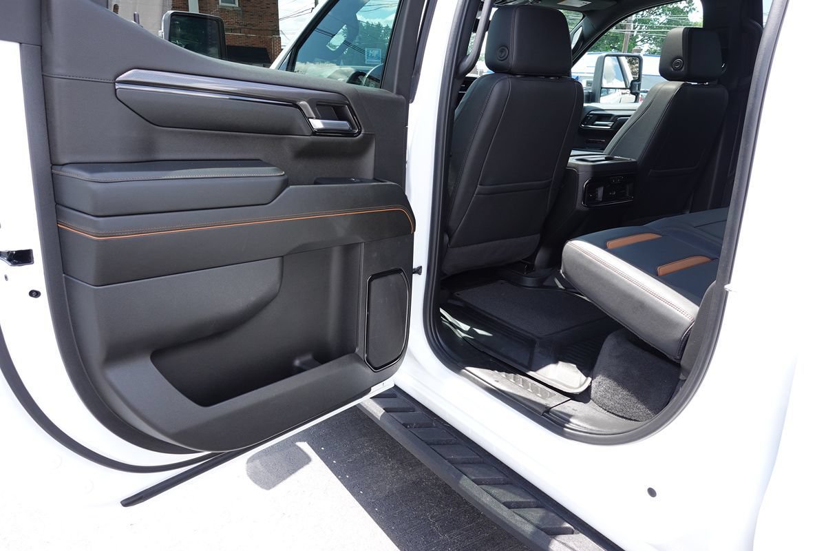 Used 2024 GMC Sierra 1500 AT4 w/ Technology Package AWD/4WD image 24