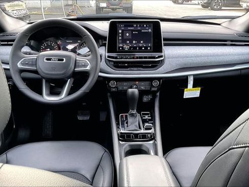 New 2026 Jeep Compass Latitude image 4