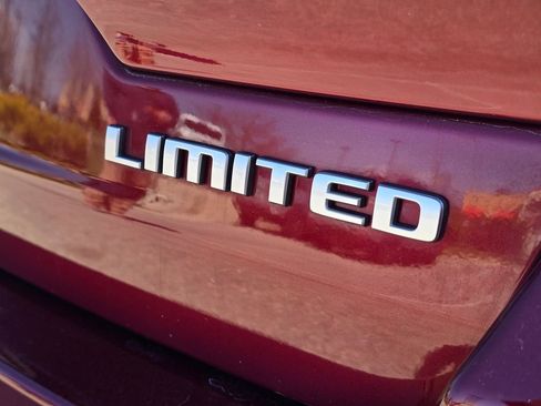 Used 2025 Jeep Grand Cherokee Limited image 30