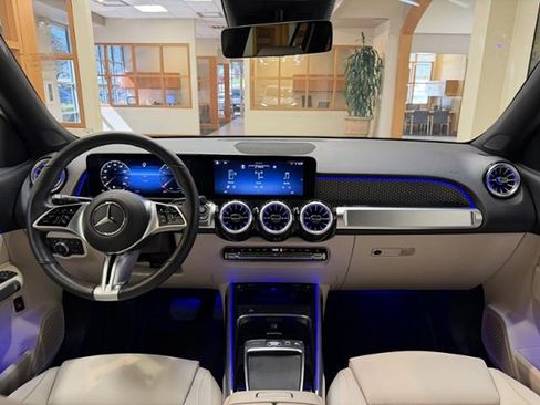 Used 2025 Mercedes-Benz GLB 250 image 11