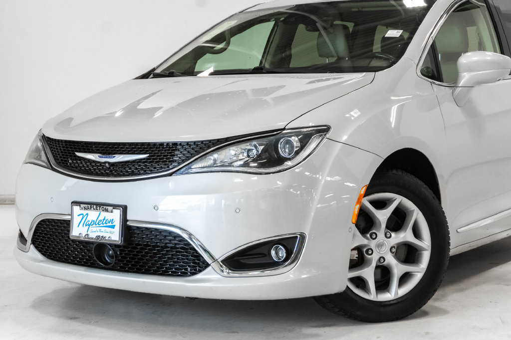 Used 2019 Chrysler Pacifica Touring-L Plus w/ Advanced Safetytec Group FWD image 2