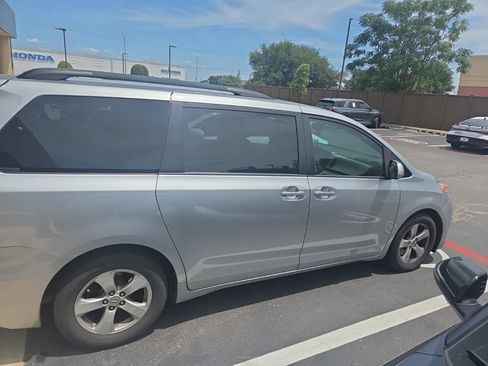 Used 2017 Toyota Sienna LE FWD image 7