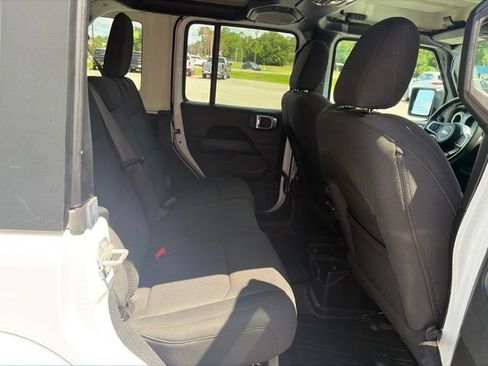 Used 2019 Jeep Wrangler Unlimited Sahara AWD/4WD image 17