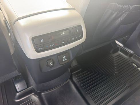 Used 2022 Hyundai Palisade SEL w/ 8P Bench Seat Package image 16