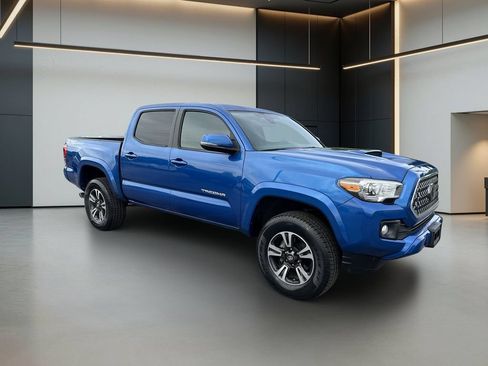 Used 2018 Toyota Tacoma SR5 RWD image 8