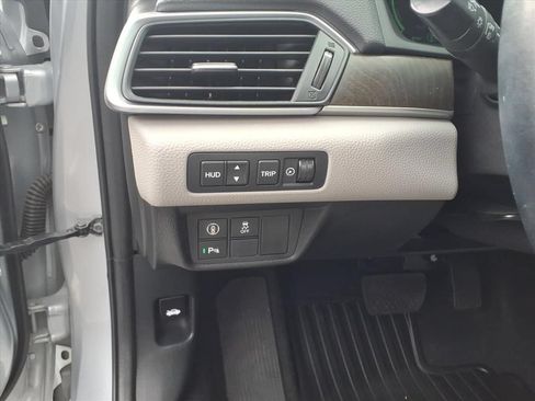 Used 2018 Honda Accord Touring image 16