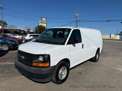 Used 2017 Chevrolet Express 2500 image 23