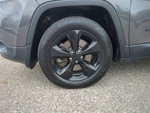 Used 2017 Jeep Cherokee High Altitude AWD/4WD image 21
