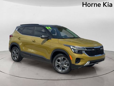 Certified 2024 Kia Seltos S FWD image 2
