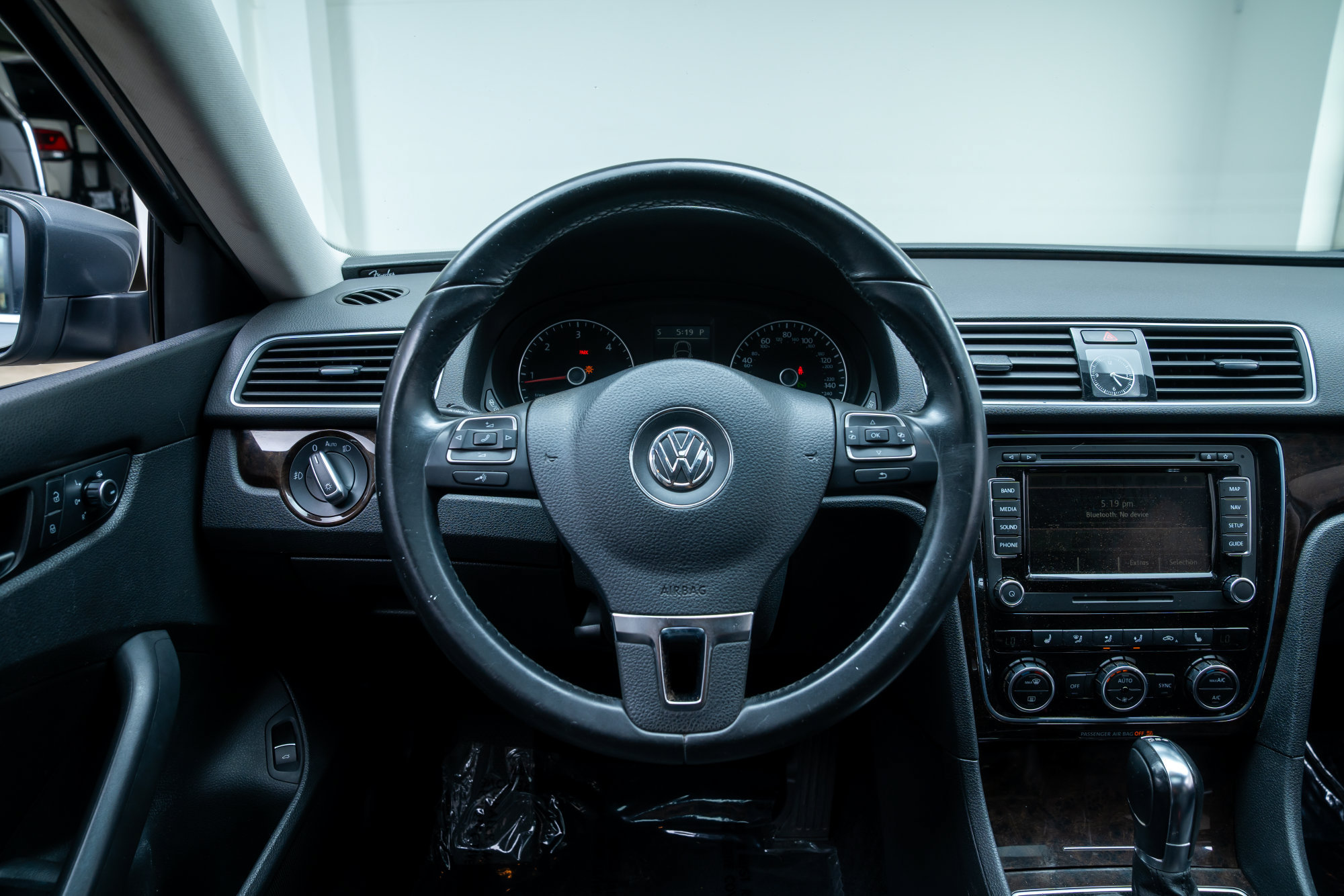 Used 2014 Volkswagen Passat TDI SEL Premium FWD image 11