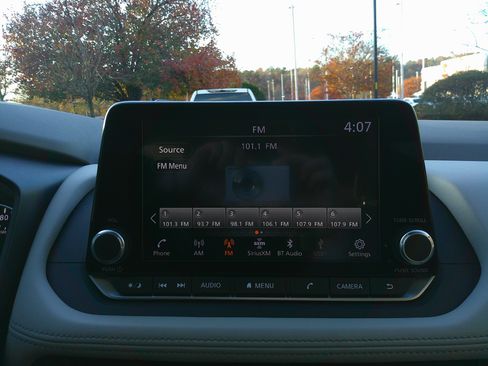 Used 2023 Nissan Rogue SV image 25