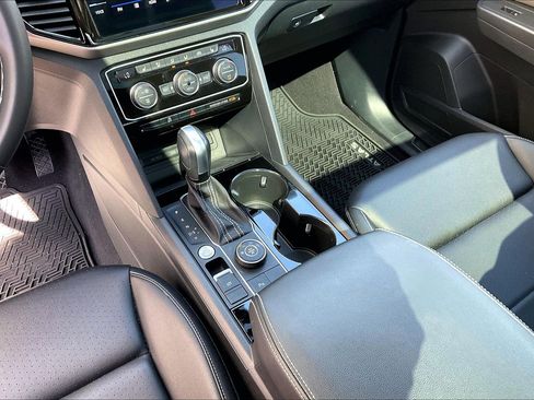 Used 2023 Volkswagen Atlas SE w/ Panoramic Sunroof Package image 17