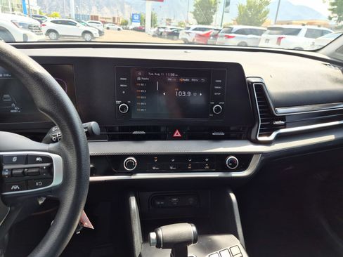 Used 2025 Kia Sportage LX AWD/4WD image 25
