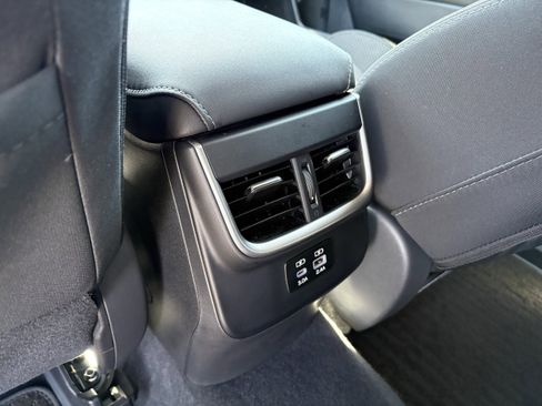 Used 2025 Subaru Outback Premium image 31