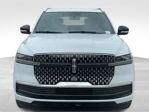 New 2026 Lincoln Navigator Reserve AWD/4WD image 8