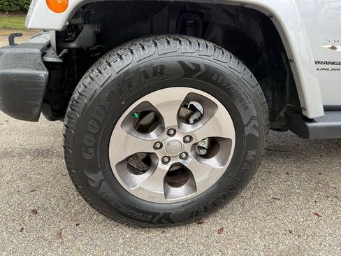 Certified 2018 Jeep Wrangler Unlimited Sahara image 19