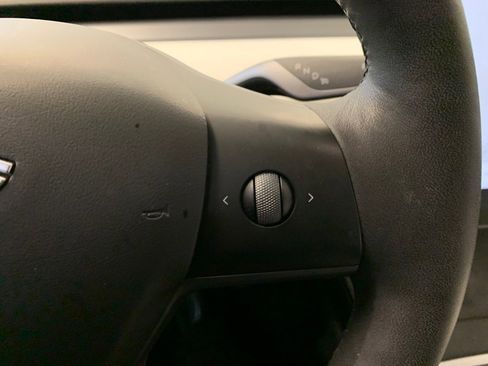 Used 2022 Tesla Model Y Performance AWD/4WD image 22