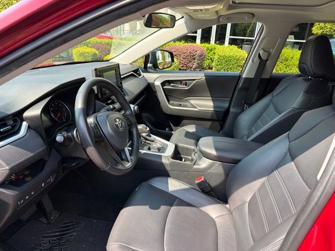 Used 2022 Toyota RAV4 XLE Premium FWD image 18