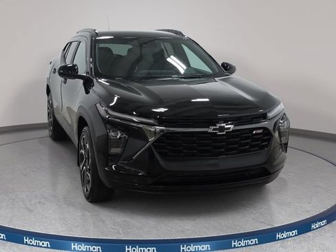 Used 2025 Chevrolet Trax RS w/ Driver Confidence Package FWD image 3