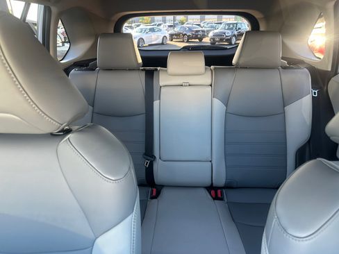 Used 2021 Toyota RAV4 XLE Premium image 23
