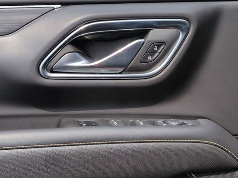Used 2023 GMC Yukon SLT w/ SLT Premium Package RWD image 13