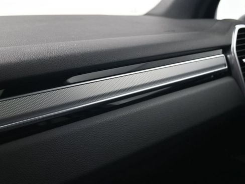 Certified 2023 Porsche Cayenne Platinum Edition AWD/4WD image 18
