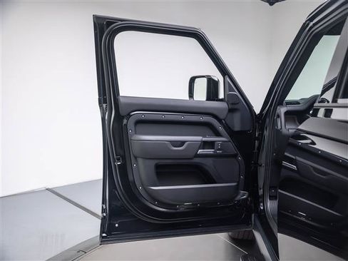 Used 2026 Land Rover Defender 110 V8 AWD/4WD image 24