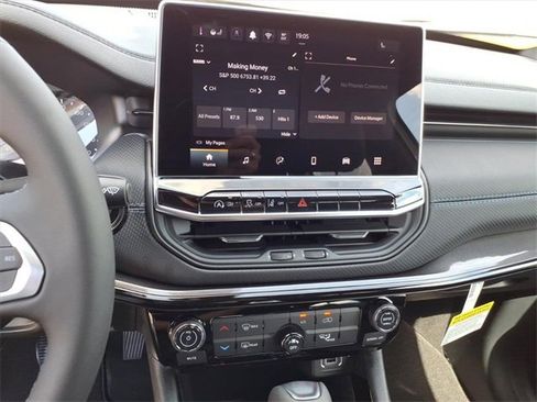 New 2026 Jeep Compass Latitude image 14