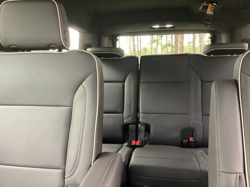 New 2025 Chevrolet Suburban Premier RWD image 20