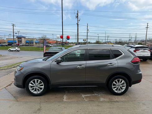 Used 2017 Nissan Rogue SV w/ Sun & Sound Touring Package image 8