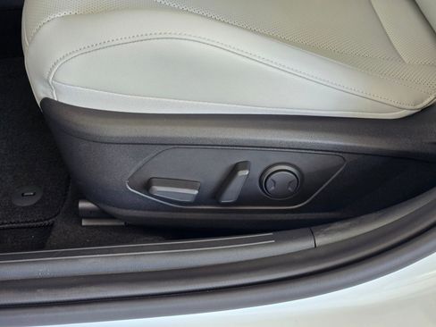 New 2026 Hyundai Elantra Limited FWD image 19