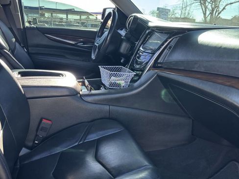 Used 2019 Cadillac Escalade Luxury w/ Escalade Sport Edition image 11