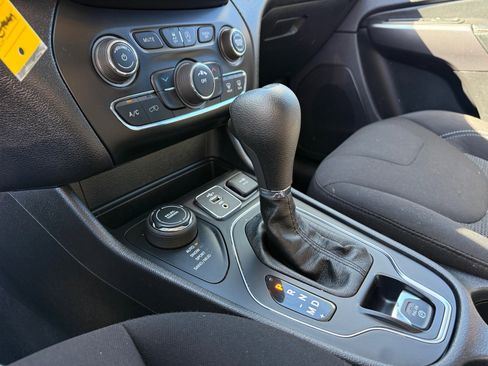 Used 2020 Jeep Cherokee Latitude image 25