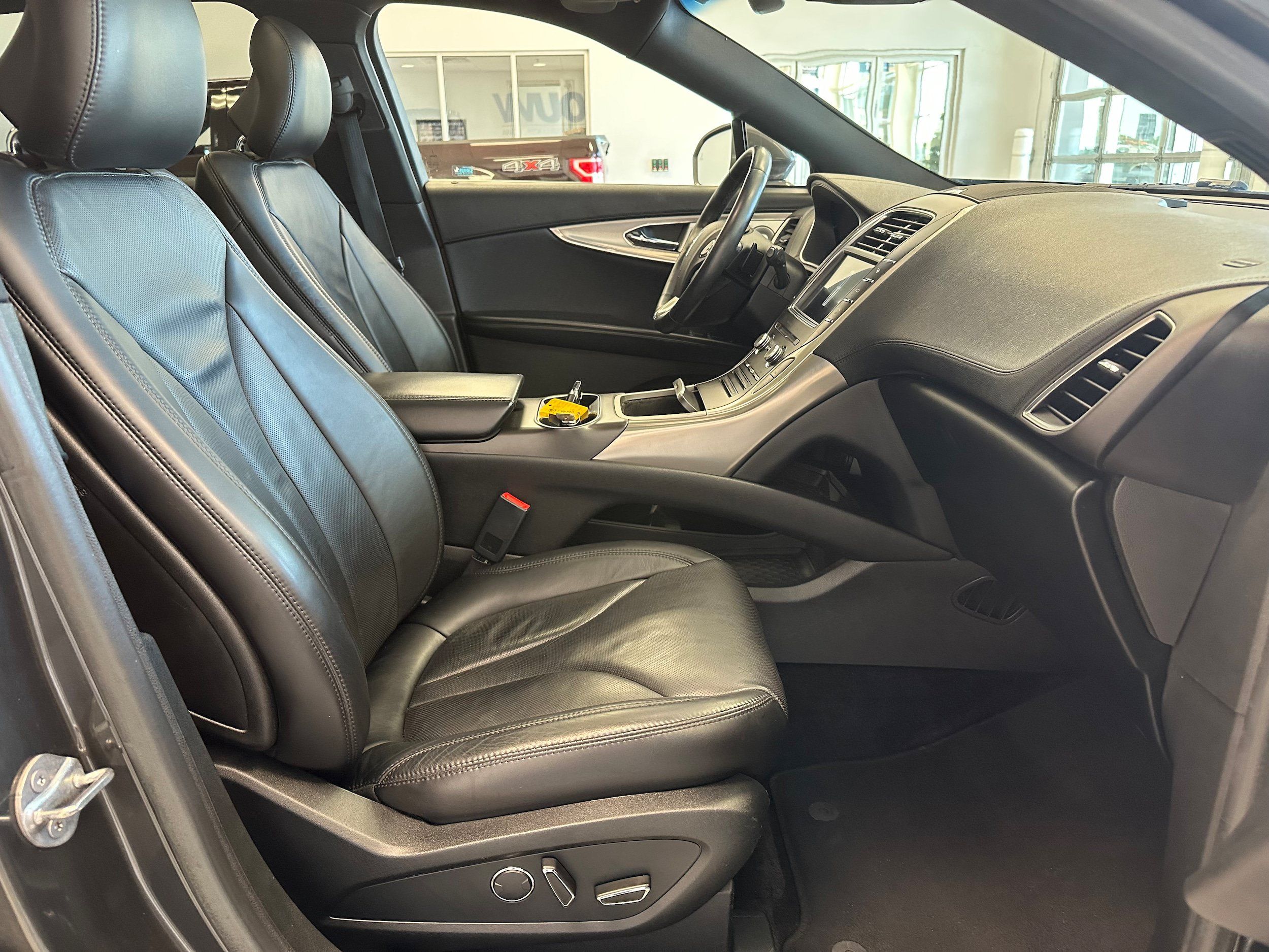 Used 2017 Lincoln MKX Reserve w/ Luxury Package AWD/4WD image 15