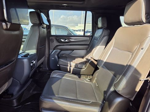 Used 2021 GMC Yukon XL Denali w/ Denali Premium Package AWD/4WD image 29