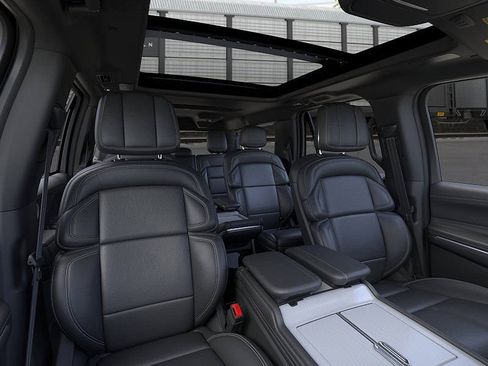 New 2025 Lincoln Navigator L Reserve w/ Jet Appearance Package image 10
