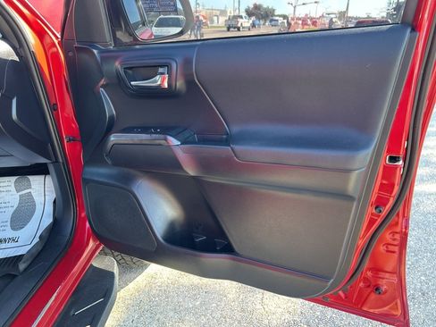 Used 2019 Toyota Tacoma SR5 image 18