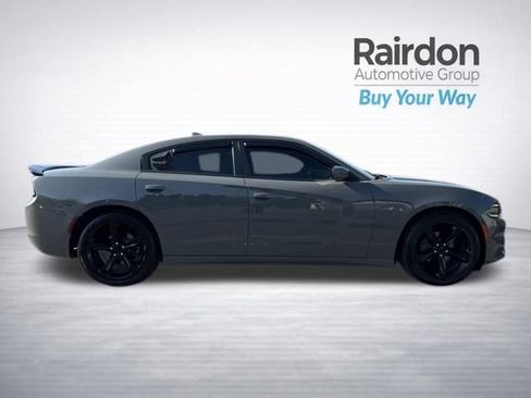 Used 2017 Dodge Charger SXT w/ Plus Group RWD image 5