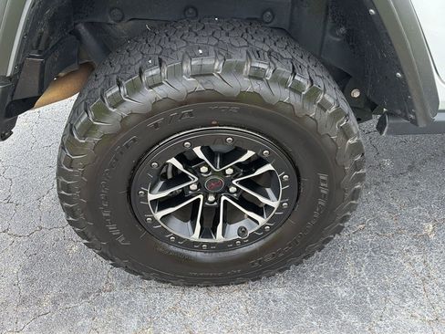Used 2024 Jeep Wrangler Unlimited Rubicon w/ XTREMEE 35" Tire Package AWD/4WD image 41